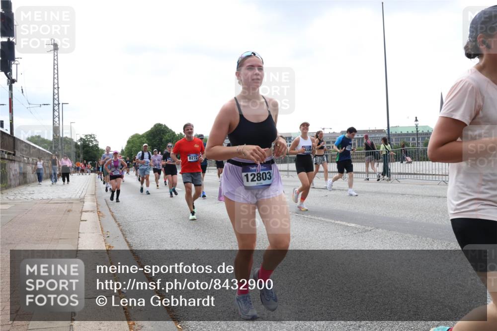 29.06.2025 - hella hamburg halbmarathon Lena Gebhardt http://msf.ph/oto/8432900 29.06.2025 10:44:28 Lombardsbrücke 8272, 12803, 1330, 1345, 1519, 1802, 1804, 2186, 2343, 2610, 2674, 2692, 3065, 3506, 3596, 4215, 4496, 4636, 4898, 4968, 5127, 5355, 5647, 5649, 5730, 5731, 5902, 5905, 6002, 7216, 7326, 7610, 7818, 7842, 8272, 8591, 8763, 8957, 9331, 9333, 9397, 9510, 9536, 10006, 10223, 10303, 10304, 10416, 11825, 11955, 12322, 12409, 12803, 12995, 13262, 13288, 13330, 13390, 13906, 14091, 14123, 14350, 14654, 14681, 14971, 18454, 18459 meine-sportfotos.de