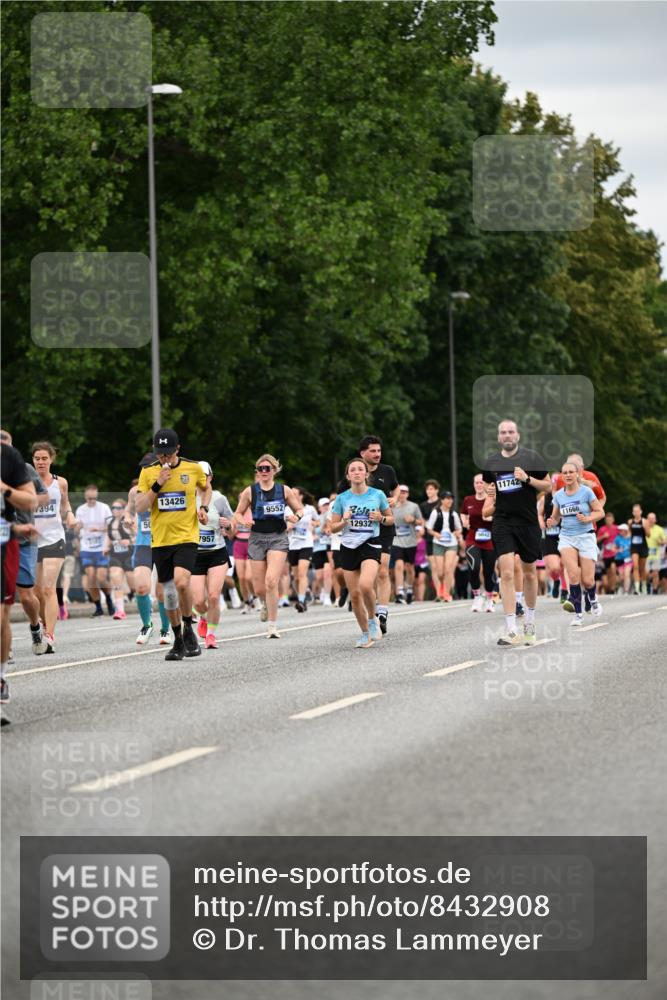 29.06.2025 - hella hamburg halbmarathon Dr. Thomas Lammeyer http://msf.ph/oto/8432908 29.06.2025 10:52:52 Kennedybrücke 1157, 1246, 1392, 1463, 1639, 1701, 1720, 2627, 2704, 3049, 3077, 3215, 4327, 4856, 5010, 5714, 5952, 6950, 7394, 7427, 7970, 8077, 9552, 9691, 9775, 9787, 10366, 10794, 11000 meine-sportfotos.de