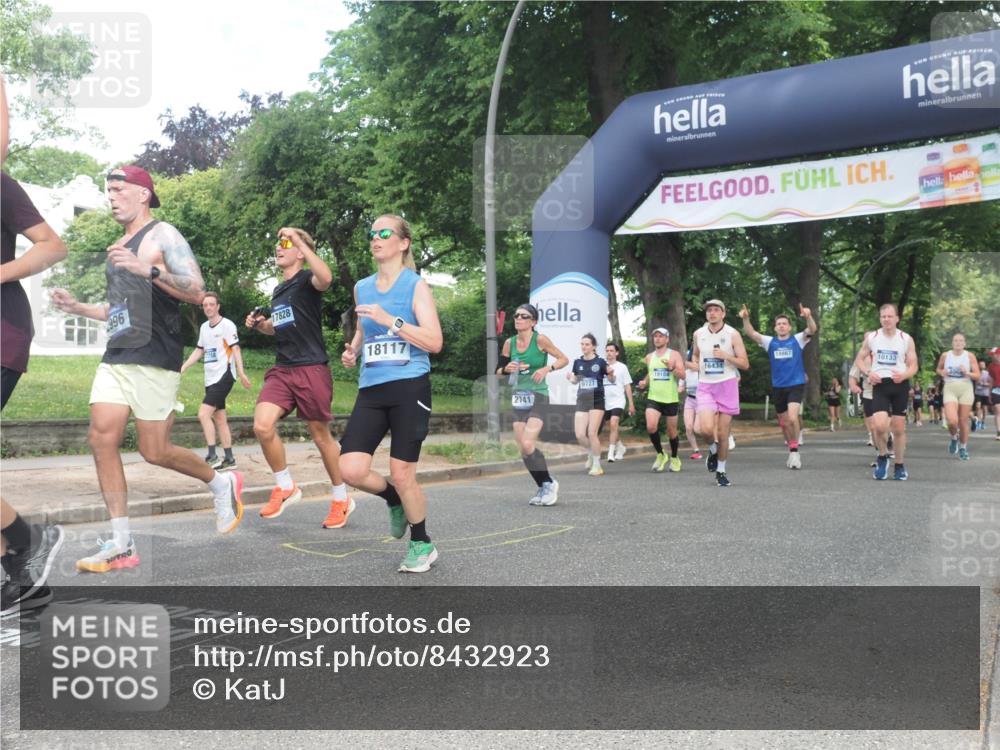 29.06.2025 - hella hamburg halbmarathon KatJ http://msf.ph/oto/8432923 29.06.2025 10:43:27 Zwischen KM18-KM19 1972, 2083, 2741, 2982, 2996, 4152, 4594, 4813, 5418, 7037, 7547 meine-sportfotos.de
