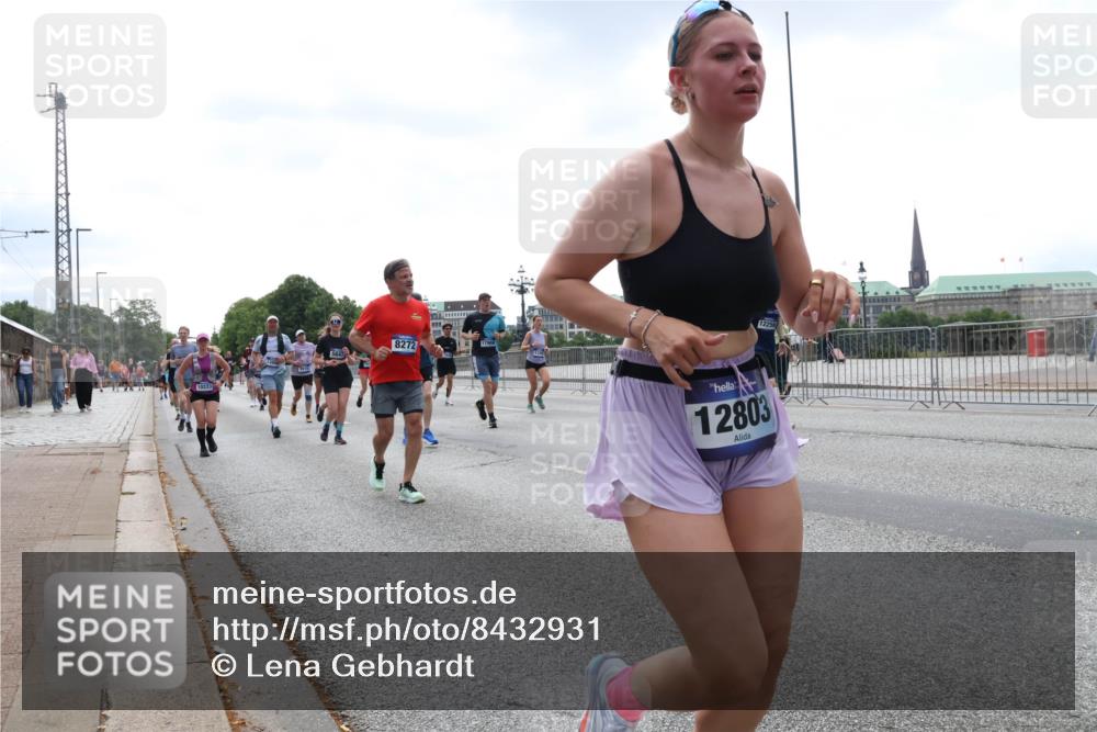 29.06.2025 - hella hamburg halbmarathon Lena Gebhardt http://msf.ph/oto/8432931 29.06.2025 10:44:28 Lombardsbrücke 10223, 8272, 12256, 12803, 1345, 1519, 1802, 1804, 2186, 2343, 2610, 2674, 2692, 3065, 3506, 3596, 4215, 4496, 4636, 4898, 4968, 5127, 5355, 5647, 5649, 5730, 5731, 5902, 5905, 6002, 7216, 7326, 7610, 7818, 7842, 8272, 8591, 8763, 8957, 9331, 9333, 9397, 9510, 9536, 10006, 10223, 10303, 10304, 10416, 11825, 11955, 12322, 12409, 12803, 12995, 13262, 13288, 13330, 13390, 13906, 14091, 14123, 14350, 14654, 14681, 14971, 18454, 18459 meine-sportfotos.de