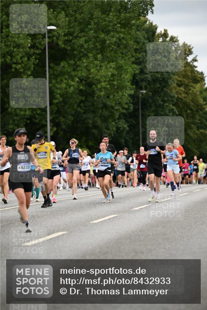 29.06.2025 - hella hamburg halbmarathon Dr. Thomas Lammeyer http://msf.ph/oto/8432933 29.06.2025 10:52:53 Kennedybrücke 1157, 1246, 1392, 1463, 1639, 1701, 1720, 2627, 2704, 3049, 3077, 3215, 4327, 4856, 5010, 5714, 5952, 6950, 7394, 7427, 8077, 8719, 9552, 9691, 9775, 9787, 10366, 10794, 11000 meine-sportfotos.de