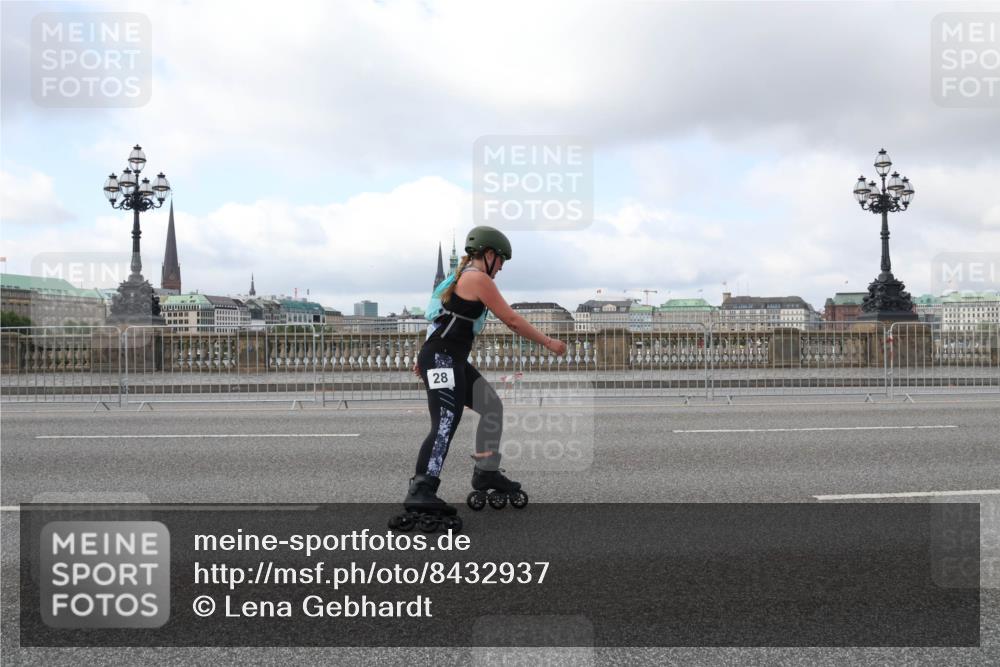 29.06.2025 - hella hamburg halbmarathon Lena Gebhardt http://msf.ph/oto/8432937 29.06.2025 09:01:01 Lombardsbrücke 28 meine-sportfotos.de