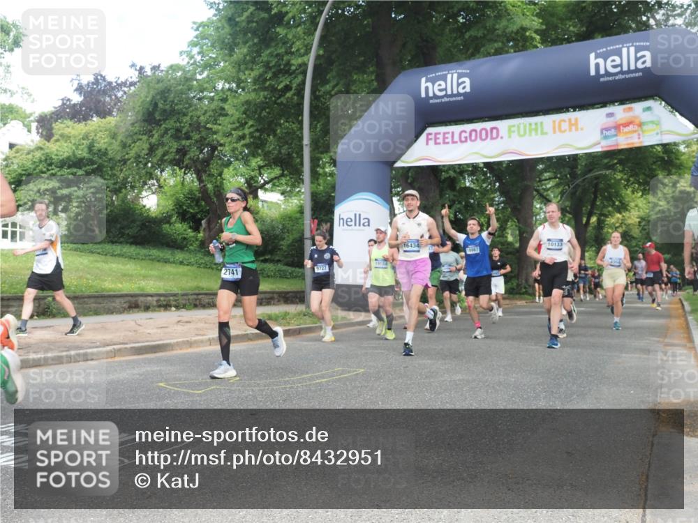 29.06.2025 - hella hamburg halbmarathon KatJ http://msf.ph/oto/8432951 29.06.2025 10:43:28 Zwischen KM18-KM19 1972, 2083, 2741, 2982, 2996, 4152, 4594, 4813, 5418, 7037, 7547 meine-sportfotos.de
