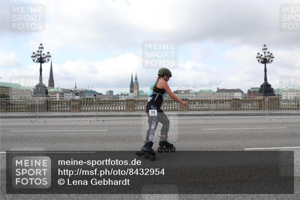 29.06.2025 - hella hamburg halbmarathon Lena Gebhardt http://msf.ph/oto/8432954 29.06.2025 09:01:01 Lombardsbrücke 28 meine-sportfotos.de