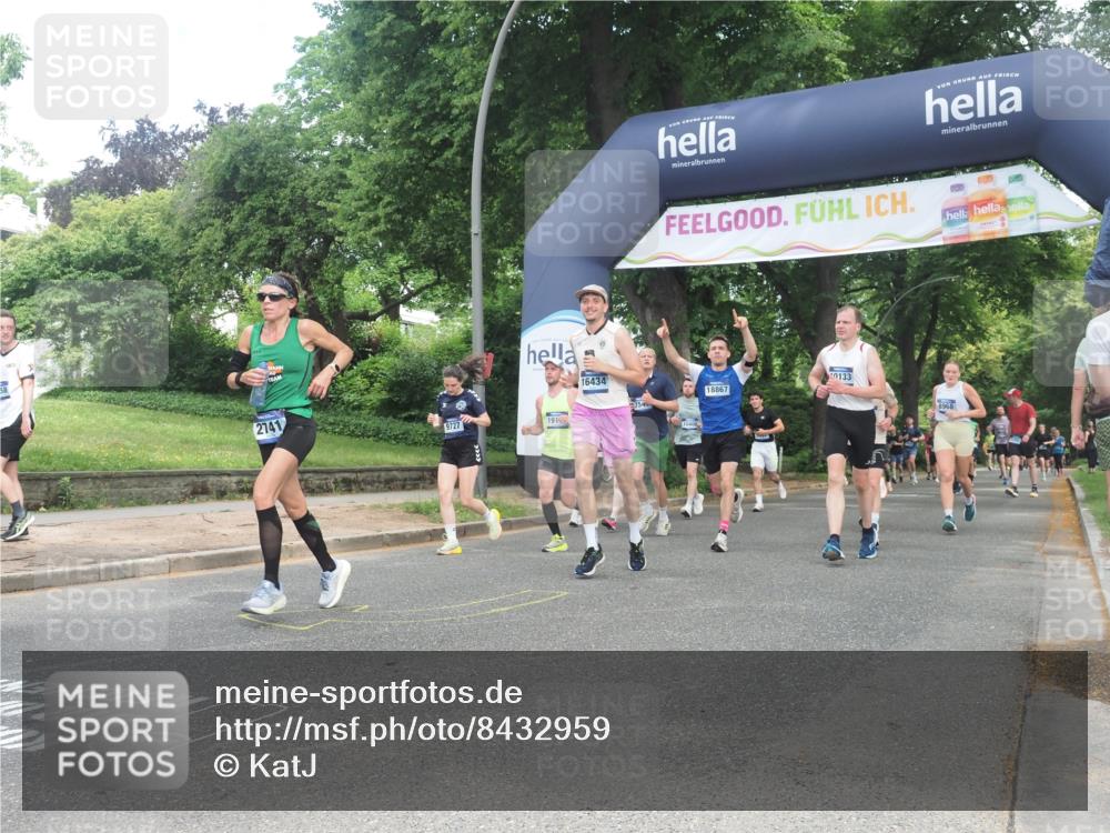29.06.2025 - hella hamburg halbmarathon KatJ http://msf.ph/oto/8432959 29.06.2025 10:43:28 Zwischen KM18-KM19 1972, 2083, 2741, 2982, 2996, 4152, 4594, 4813, 5418, 7037, 7547 meine-sportfotos.de