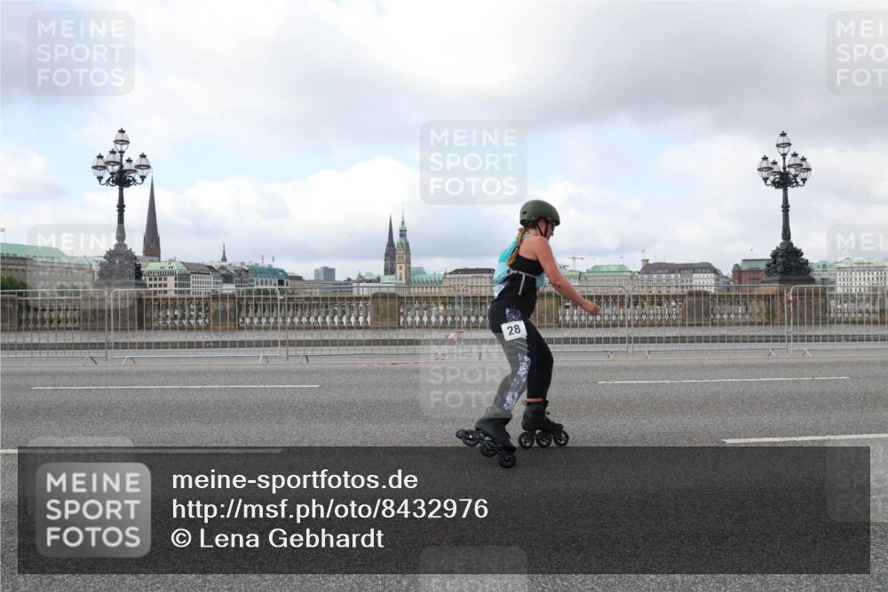 29.06.2025 - hella hamburg halbmarathon Lena Gebhardt http://msf.ph/oto/8432976 29.06.2025 09:01:01 Lombardsbrücke 28 meine-sportfotos.de
