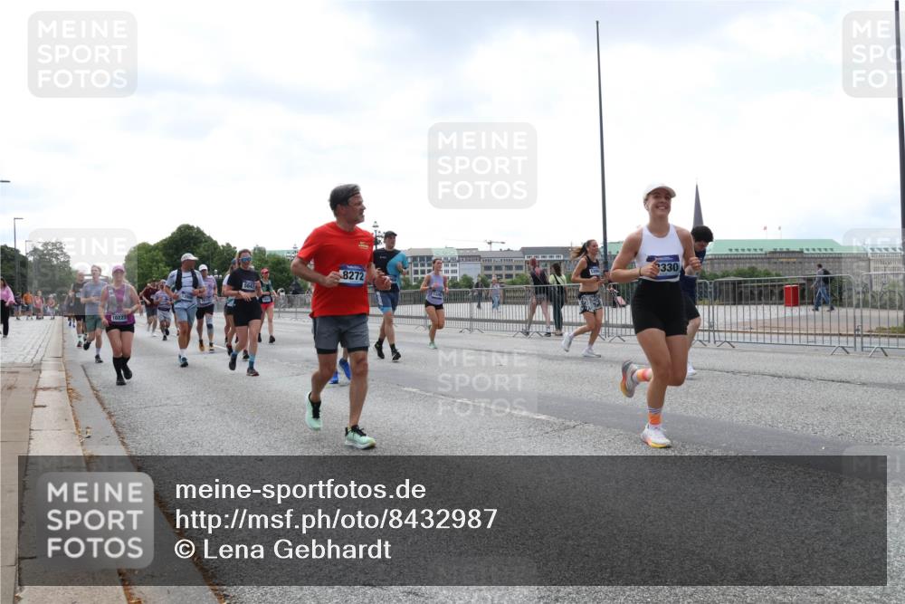29.06.2025 - hella hamburg halbmarathon Lena Gebhardt http://msf.ph/oto/8432987 29.06.2025 10:44:29 Lombardsbrücke 10223, 330, 8272, 1345, 1519, 1802, 1804, 2186, 2343, 2610, 2674, 2692, 3065, 3506, 3596, 4215, 4496, 4636, 4898, 4968, 5127, 5355, 5647, 5649, 5730, 5731, 5902, 5905, 6002, 7216, 7326, 7610, 7818, 7842, 8272, 8591, 8763, 8957, 9331, 9333, 9397, 9510, 9536, 10006, 10223, 10303, 10304, 10416, 11272, 11825, 11955, 12318, 12322, 12409, 12803, 12995, 13262, 13288, 13330, 13390, 13906, 14091, 14123, 14350, 14654, 14681, 14971, 18454, 18459 meine-sportfotos.de
