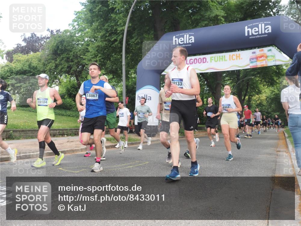 29.06.2025 - hella hamburg halbmarathon KatJ http://msf.ph/oto/8433011 29.06.2025 10:43:30 Zwischen KM18-KM19 1972, 2083, 2250, 2741, 2982, 2996, 4152, 4594, 4813, 7037, 7547 meine-sportfotos.de