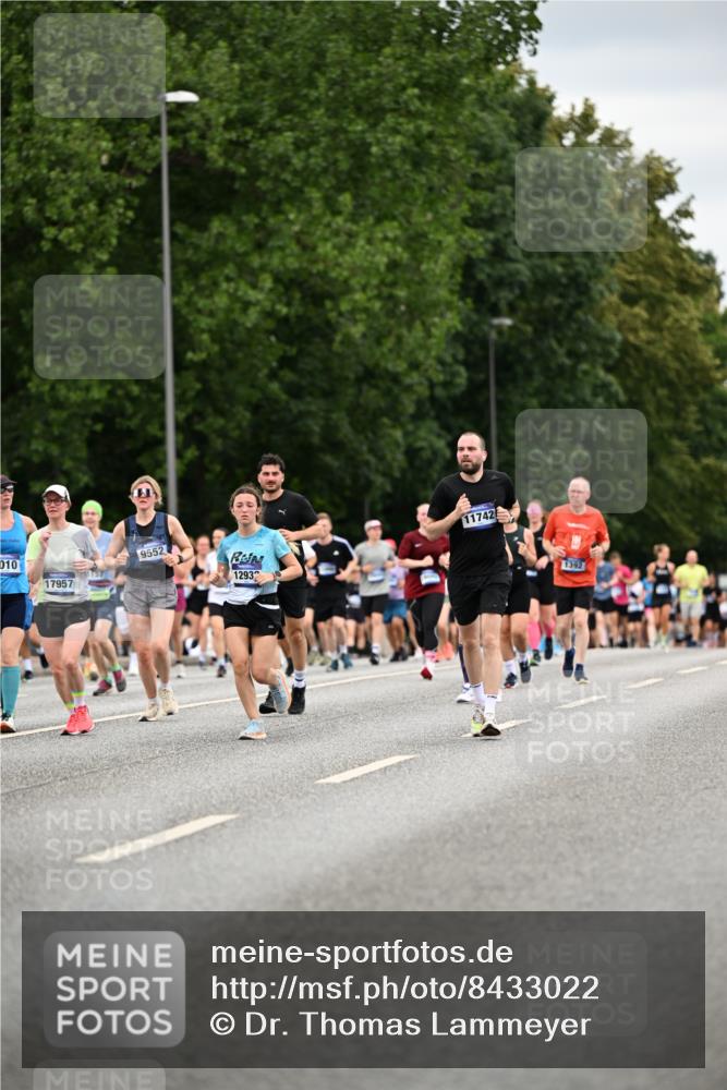 29.06.2025 - hella hamburg halbmarathon Dr. Thomas Lammeyer http://msf.ph/oto/8433022 29.06.2025 10:52:55 Kennedybrücke 1157, 1174, 1175, 1392, 1463, 1701, 1720, 2704, 3049, 3077, 3215, 4327, 5010, 5714, 5952, 6950, 7394, 7427, 8077, 8719, 9552, 9691, 9775, 9787, 10366, 10794, 11000 meine-sportfotos.de