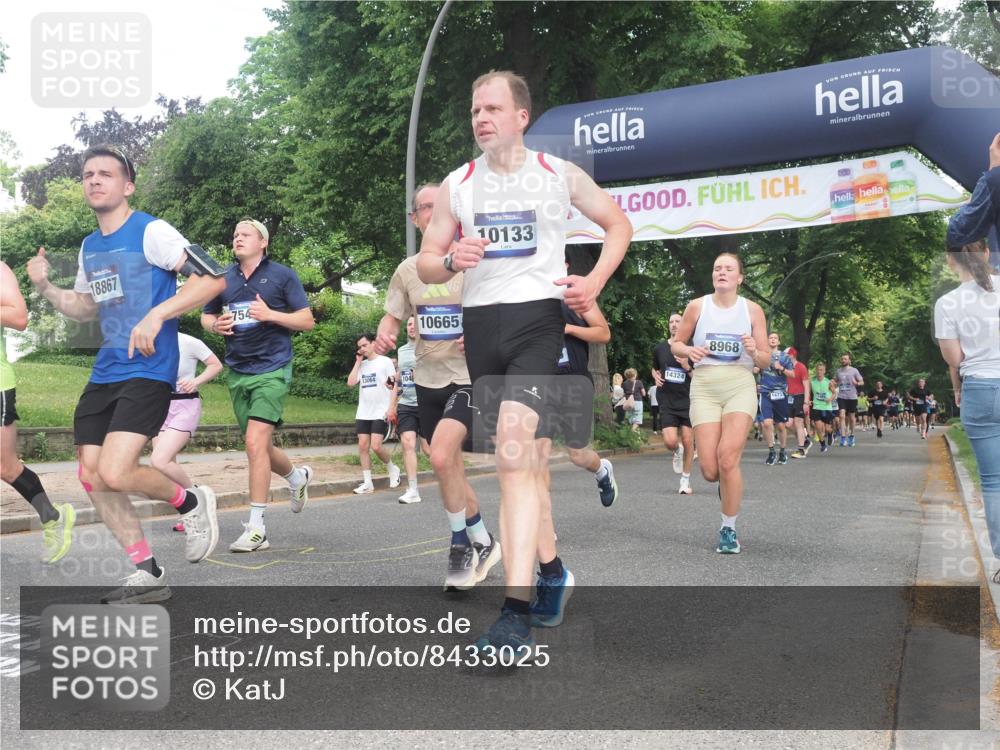 29.06.2025 - hella hamburg halbmarathon KatJ http://msf.ph/oto/8433025 29.06.2025 10:43:30 Zwischen KM18-KM19 1972, 2083, 2250, 2741, 2982, 2996, 4152, 4594, 4813, 7037, 7547 meine-sportfotos.de