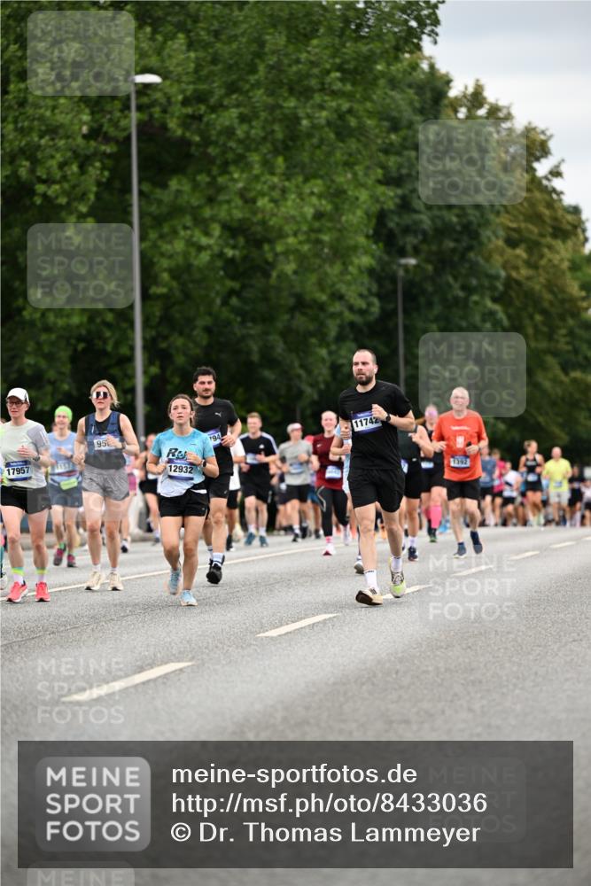 29.06.2025 - hella hamburg halbmarathon Dr. Thomas Lammeyer http://msf.ph/oto/8433036 29.06.2025 10:52:55 Kennedybrücke 1157, 1174, 1175, 1392, 1463, 1701, 1720, 2704, 3049, 3077, 3215, 4327, 5010, 5714, 5952, 6950, 7394, 7427, 8077, 8719, 9552, 9691, 9775, 9787, 10366, 10794, 11000 meine-sportfotos.de