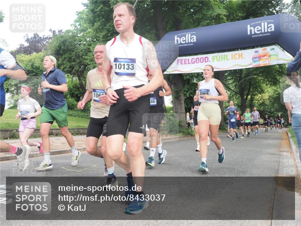 29.06.2025 - hella hamburg halbmarathon KatJ http://msf.ph/oto/8433037 29.06.2025 10:43:31 Zwischen KM18-KM19 1972, 2083, 2250, 2741, 2982, 2996, 4594, 4813, 5492, 7547 meine-sportfotos.de