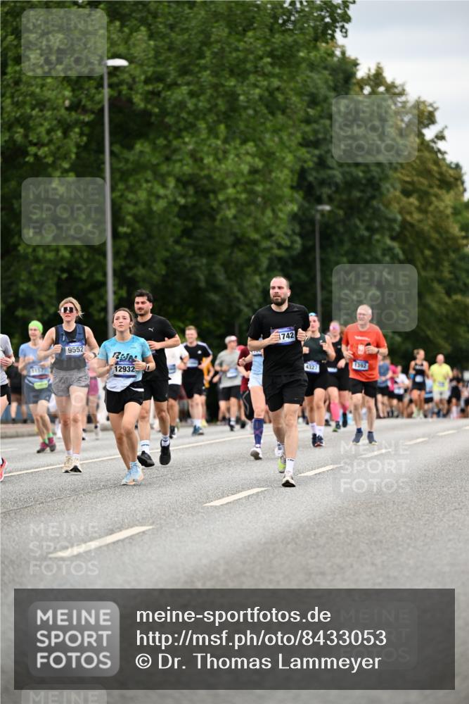29.06.2025 - hella hamburg halbmarathon Dr. Thomas Lammeyer http://msf.ph/oto/8433053 29.06.2025 10:52:56 Kennedybrücke 1157, 1174, 1175, 1392, 1463, 1701, 1720, 2067, 3049, 3077, 3215, 4327, 5010, 5714, 5952, 6950, 7394, 7427, 8077, 8719, 9552, 9691, 9775, 9787, 10366, 10794, 11000 meine-sportfotos.de