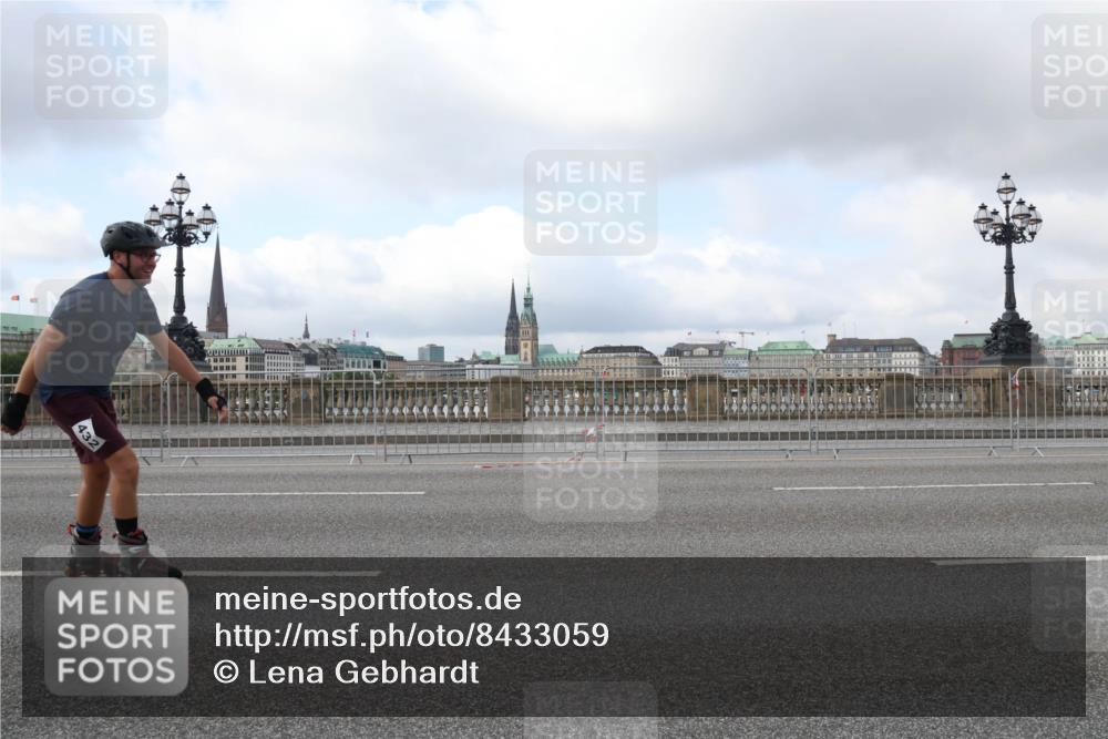 29.06.2025 - hella hamburg halbmarathon Lena Gebhardt http://msf.ph/oto/8433059 29.06.2025 09:01:04 Lombardsbrücke 432 meine-sportfotos.de