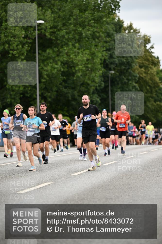 29.06.2025 - hella hamburg halbmarathon Dr. Thomas Lammeyer http://msf.ph/oto/8433072 29.06.2025 10:52:56 Kennedybrücke 1157, 1174, 1175, 1392, 1463, 1701, 1720, 2067, 3049, 3077, 3215, 4327, 5010, 5714, 5952, 6950, 7394, 7427, 8077, 8719, 9552, 9691, 9775, 9787, 10366, 10794, 11000 meine-sportfotos.de