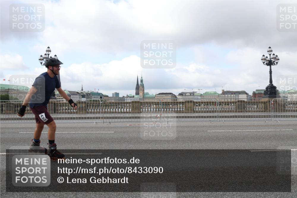 29.06.2025 - hella hamburg halbmarathon Lena Gebhardt http://msf.ph/oto/8433090 29.06.2025 09:01:04 Lombardsbrücke 432 meine-sportfotos.de