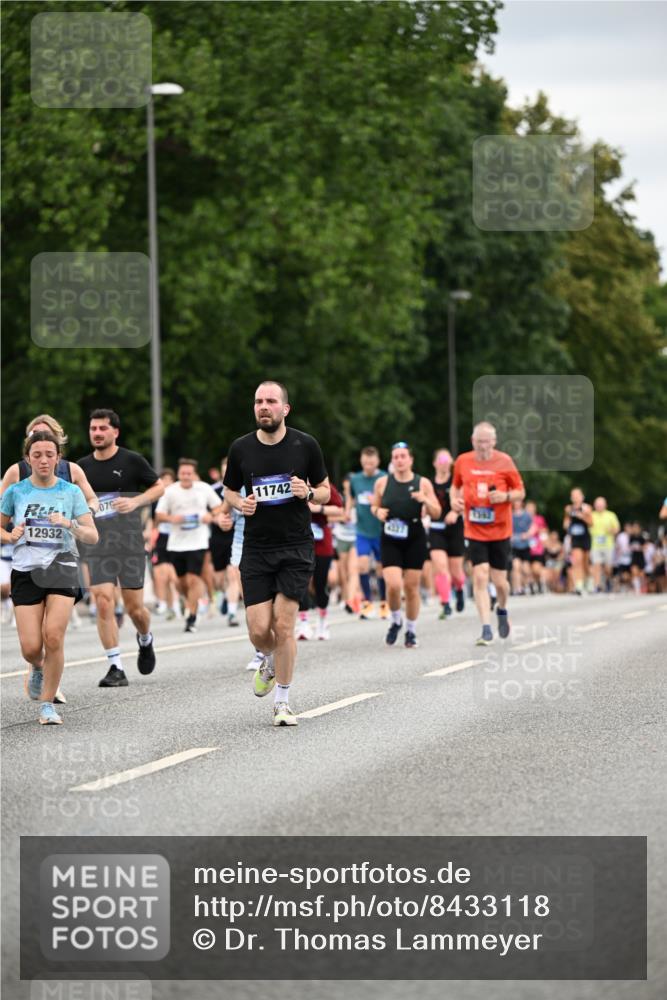 29.06.2025 - hella hamburg halbmarathon Dr. Thomas Lammeyer http://msf.ph/oto/8433118 29.06.2025 10:52:57 Kennedybrücke 1157, 1174, 1175, 1392, 1463, 1701, 1720, 2067, 3049, 3077, 3215, 4327, 5010, 5714, 5952, 6950, 7394, 7427, 8077, 8719, 9552, 9691, 9775, 9787, 10366, 10794, 11000 meine-sportfotos.de