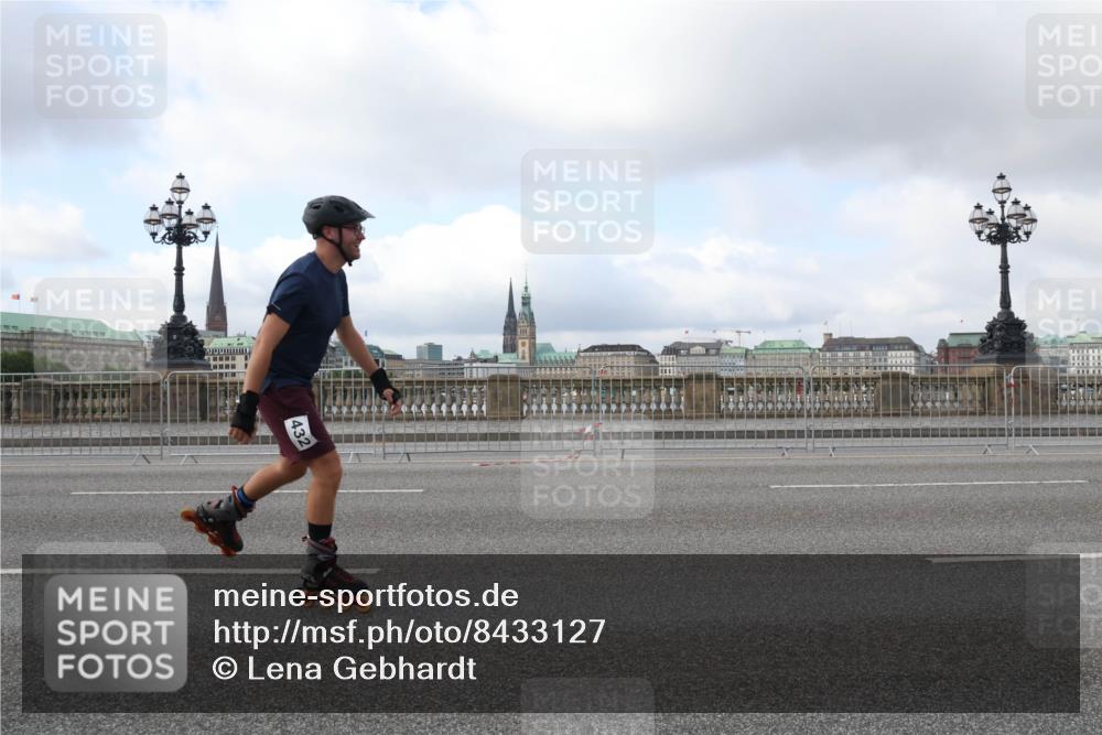 29.06.2025 - hella hamburg halbmarathon Lena Gebhardt http://msf.ph/oto/8433127 29.06.2025 09:01:04 Lombardsbrücke 432 meine-sportfotos.de