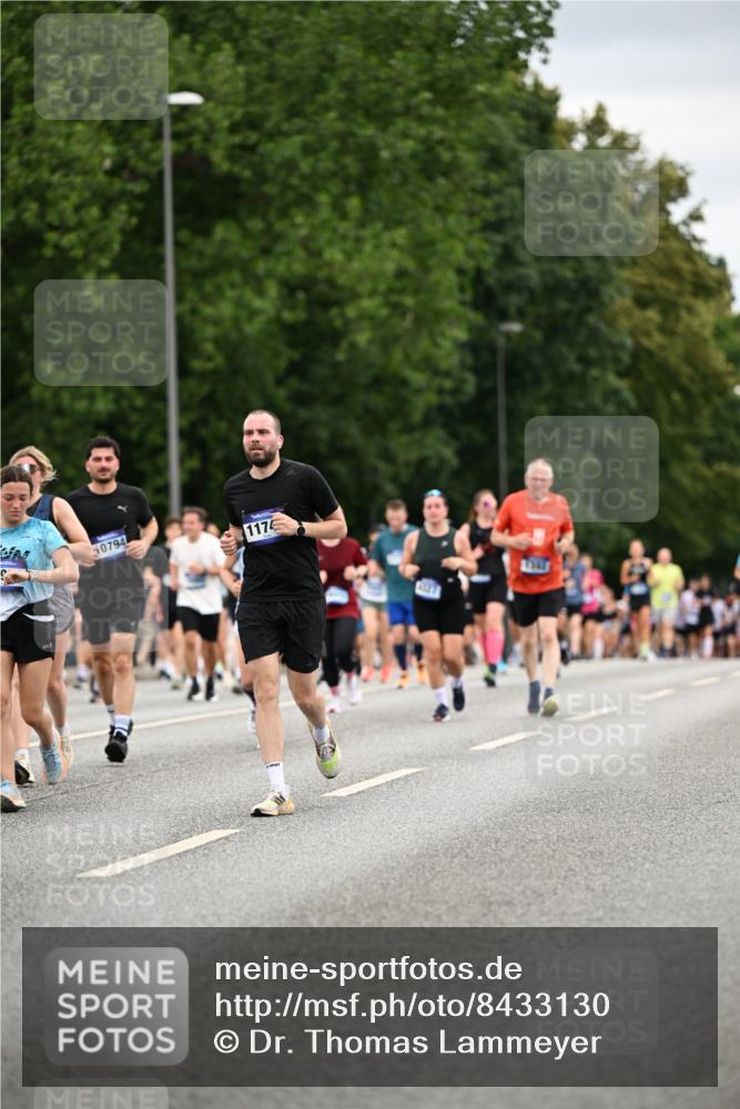 29.06.2025 - hella hamburg halbmarathon Dr. Thomas Lammeyer http://msf.ph/oto/8433130 29.06.2025 10:52:58 Kennedybrücke 1157, 1174, 1175, 1392, 1463, 1701, 1720, 2067, 3049, 3077, 3215, 4327, 5010, 5714, 5952, 6950, 7394, 8719, 9552, 9691, 9775, 9787, 10366, 10794, 11000 meine-sportfotos.de