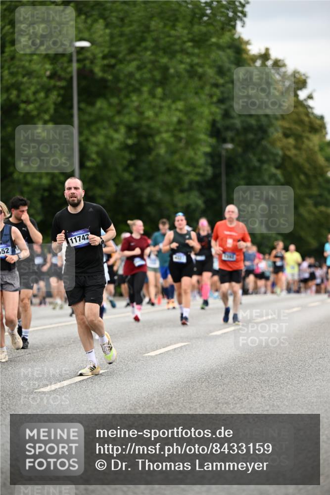 29.06.2025 - hella hamburg halbmarathon Dr. Thomas Lammeyer http://msf.ph/oto/8433159 29.06.2025 10:52:58 Kennedybrücke 1157, 1174, 1175, 1392, 1463, 1701, 1720, 2067, 3049, 3077, 3215, 4327, 5010, 5714, 5952, 6950, 7394, 8719, 9552, 9691, 9775, 9787, 10366, 10794, 11000 meine-sportfotos.de