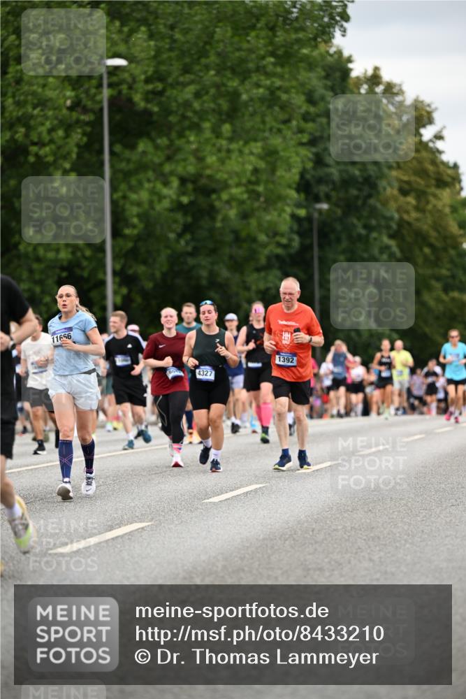 29.06.2025 - hella hamburg halbmarathon Dr. Thomas Lammeyer http://msf.ph/oto/8433210 29.06.2025 10:53:00 Kennedybrücke 1157, 1174, 1175, 1392, 1463, 1701, 1720, 2067, 3077, 3215, 3486, 4327, 5010, 5714, 5952, 6950, 7394, 7532, 8719, 9552, 9691, 9775, 10366, 10794, 11000 meine-sportfotos.de