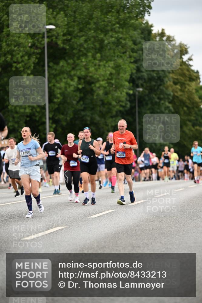 29.06.2025 - hella hamburg halbmarathon Dr. Thomas Lammeyer http://msf.ph/oto/8433213 29.06.2025 10:53:00 Kennedybrücke 1157, 1174, 1175, 1392, 1463, 1701, 1720, 2067, 3077, 3215, 3486, 4327, 5010, 5714, 5952, 6950, 7394, 7532, 8719, 9552, 9691, 9775, 10366, 10794, 11000 meine-sportfotos.de