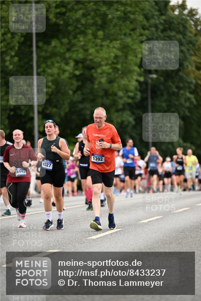 29.06.2025 - hella hamburg halbmarathon Dr. Thomas Lammeyer http://msf.ph/oto/8433237 29.06.2025 10:53:01 Kennedybrücke 1157, 1174, 1175, 1392, 1463, 1701, 1720, 2067, 3077, 3215, 3486, 4327, 5010, 5714, 6950, 7394, 7532, 8719, 9552, 9691, 9775, 10366, 10794, 11000 meine-sportfotos.de