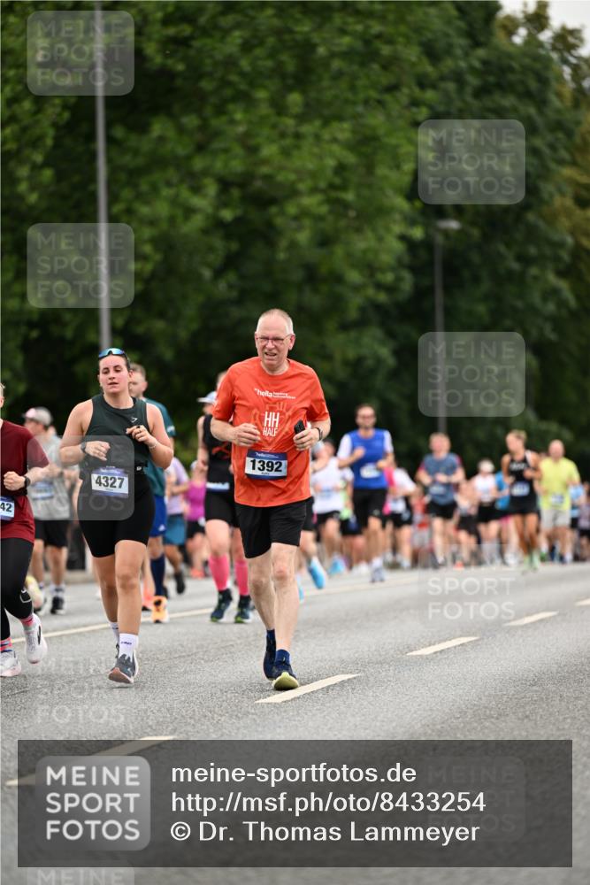 29.06.2025 - hella hamburg halbmarathon Dr. Thomas Lammeyer http://msf.ph/oto/8433254 29.06.2025 10:53:02 Kennedybrücke 1157, 1174, 1175, 1392, 1463, 1701, 1720, 2067, 3077, 3215, 3486, 4327, 5010, 5714, 7394, 7532, 8719, 9552, 9691, 9775, 10366, 10794, 11000 meine-sportfotos.de