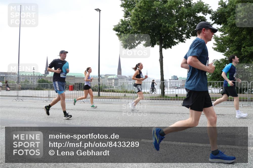 29.06.2025 - hella hamburg halbmarathon Lena Gebhardt http://msf.ph/oto/8433289 29.06.2025 10:44:31 Lombardsbrücke 17968, 1345, 1519, 1802, 1804, 2186, 2343, 2610, 2674, 2692, 3065, 3506, 3596, 4215, 4496, 4898, 4968, 5127, 5355, 5647, 5649, 5730, 5731, 6002, 7216, 7326, 7610, 7818, 7842, 8272, 8591, 8763, 8957, 9084, 9085, 9331, 9333, 9397, 9510, 9536, 10006, 10223, 10303, 10304, 10416, 11272, 11825, 11955, 12318, 12322, 12409, 12803, 12995, 13262, 13288, 13330, 13390, 13906, 14091, 14123, 14350, 14654, 14681, 14971, 18454, 18459 meine-sportfotos.de