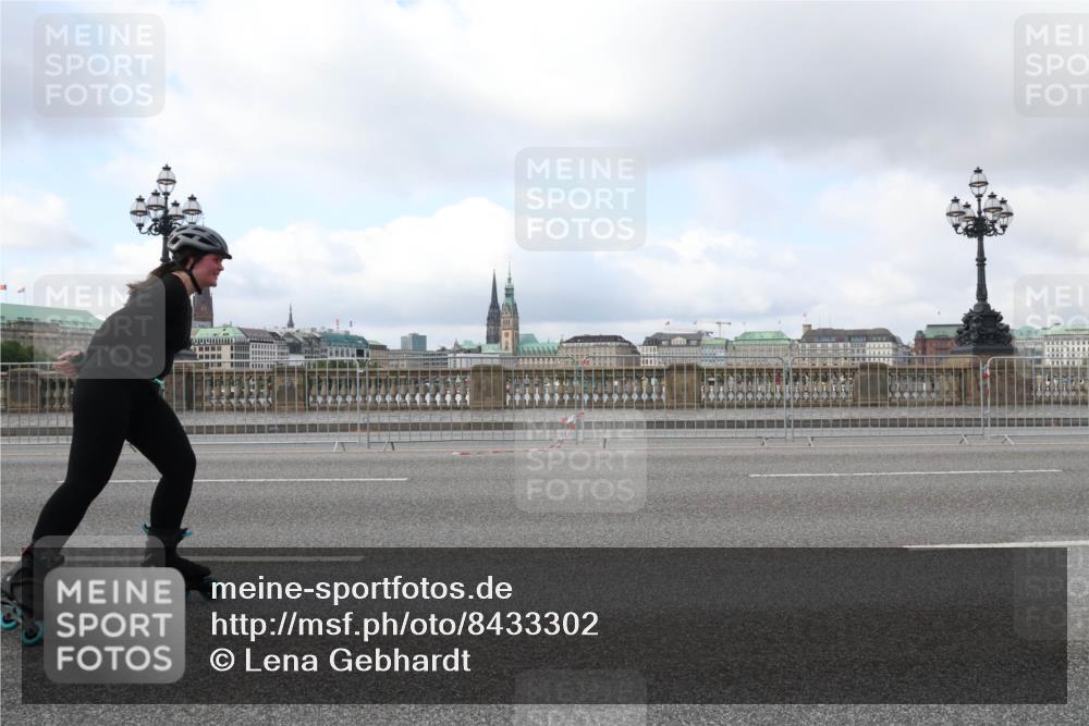 29.06.2025 - hella hamburg halbmarathon Lena Gebhardt http://msf.ph/oto/8433302 29.06.2025 09:01:06 Lombardsbrücke  meine-sportfotos.de