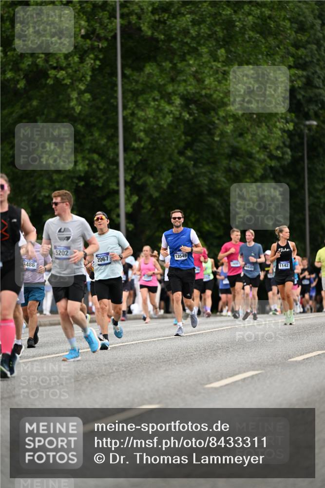 29.06.2025 - hella hamburg halbmarathon Dr. Thomas Lammeyer http://msf.ph/oto/8433311 29.06.2025 10:53:06 Kennedybrücke 1142, 1157, 1174, 1175, 1392, 1463, 1701, 1720, 2067, 3215, 3486, 4327, 5010, 5714, 7394, 7532, 8719, 9552, 9691, 10794, 11000 meine-sportfotos.de