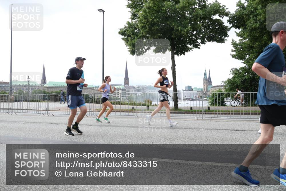 29.06.2025 - hella hamburg halbmarathon Lena Gebhardt http://msf.ph/oto/8433315 29.06.2025 10:44:31 Lombardsbrücke 17968, 12995, 1345, 1519, 1802, 1804, 2186, 2343, 2610, 2674, 2692, 3065, 3506, 3596, 4215, 4496, 4898, 4968, 5127, 5355, 5647, 5649, 5730, 5731, 6002, 7216, 7326, 7610, 7818, 7842, 8272, 8591, 8763, 8957, 9084, 9085, 9331, 9333, 9397, 9510, 9536, 10006, 10223, 10303, 10304, 10416, 11272, 11825, 11955, 12318, 12322, 12409, 12803, 12995, 13262, 13288, 13330, 13390, 13906, 14091, 14123, 14350, 14654, 14681, 14971, 18454, 18459 meine-sportfotos.de