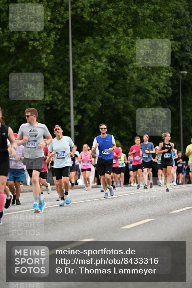 29.06.2025 - hella hamburg halbmarathon Dr. Thomas Lammeyer http://msf.ph/oto/8433316 29.06.2025 10:53:06 Kennedybrücke 1142, 1157, 1174, 1175, 1392, 1463, 1701, 1720, 2067, 3215, 3486, 4327, 5010, 5714, 7394, 7532, 8719, 9552, 9691, 10794, 11000 meine-sportfotos.de