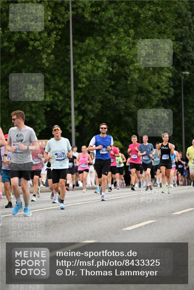 29.06.2025 - hella hamburg halbmarathon Dr. Thomas Lammeyer http://msf.ph/oto/8433325 29.06.2025 10:53:07 Kennedybrücke 1142, 1157, 1174, 1175, 1392, 1701, 1720, 2067, 3215, 3486, 4327, 5010, 5551, 5714, 7394, 7532, 8719, 9341, 9552, 9691, 10794, 11000 meine-sportfotos.de