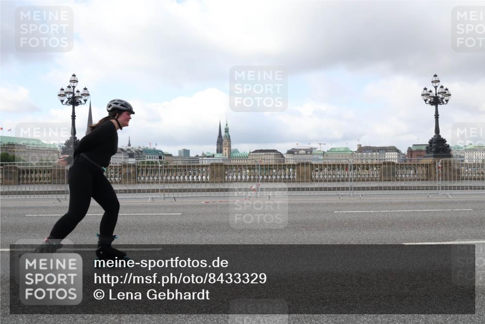 29.06.2025 - hella hamburg halbmarathon Lena Gebhardt http://msf.ph/oto/8433329 29.06.2025 09:01:06 Lombardsbrücke  meine-sportfotos.de