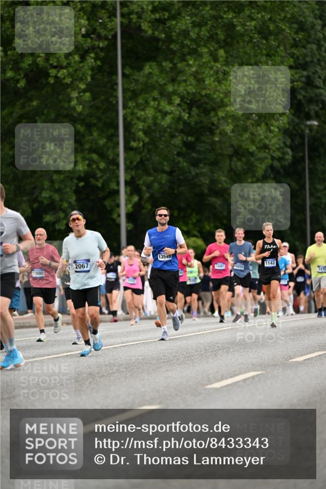 29.06.2025 - hella hamburg halbmarathon Dr. Thomas Lammeyer http://msf.ph/oto/8433343 29.06.2025 10:53:07 Kennedybrücke 1142, 1157, 1174, 1175, 1392, 1701, 1720, 2067, 3215, 3486, 4327, 5010, 5551, 5714, 7394, 7532, 8719, 9341, 9552, 9691, 10794, 11000 meine-sportfotos.de