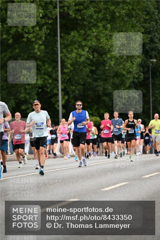 29.06.2025 - hella hamburg halbmarathon Dr. Thomas Lammeyer http://msf.ph/oto/8433350 29.06.2025 10:53:07 Kennedybrücke 1142, 1157, 1174, 1175, 1392, 1701, 1720, 2067, 3215, 3486, 4327, 5010, 5551, 5714, 7394, 7532, 8719, 9341, 9552, 9691, 10794, 11000 meine-sportfotos.de