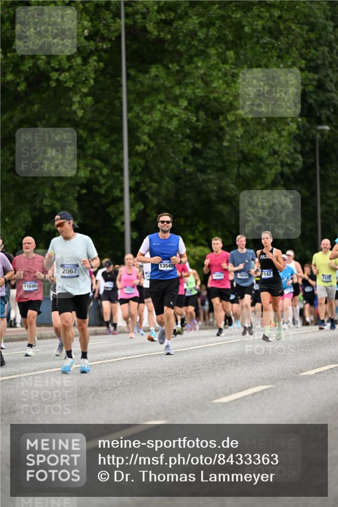29.06.2025 - hella hamburg halbmarathon Dr. Thomas Lammeyer http://msf.ph/oto/8433363 29.06.2025 10:53:07 Kennedybrücke 1142, 1157, 1174, 1175, 1392, 1701, 1720, 2067, 3215, 3486, 4327, 5010, 5551, 5714, 7394, 7532, 8719, 9341, 9552, 9691, 10794, 11000 meine-sportfotos.de