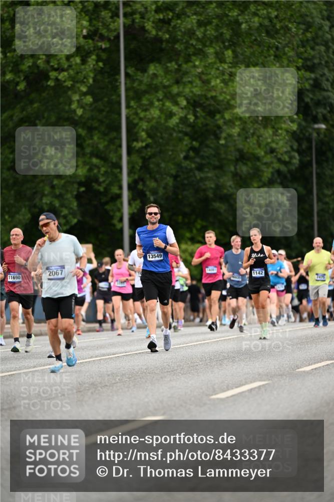 29.06.2025 - hella hamburg halbmarathon Dr. Thomas Lammeyer http://msf.ph/oto/8433377 29.06.2025 10:53:08 Kennedybrücke 1142, 1157, 1174, 1175, 1392, 1701, 1720, 2067, 3215, 3486, 4327, 5010, 5551, 5714, 7394, 7532, 8719, 9341, 9552, 9691, 10794, 11000 meine-sportfotos.de