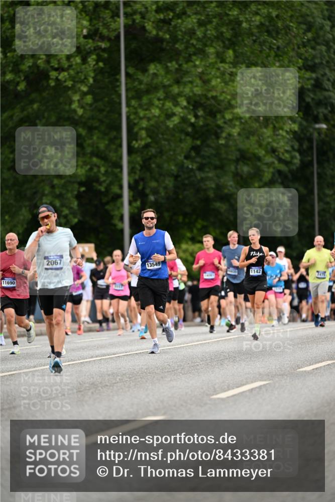 29.06.2025 - hella hamburg halbmarathon Dr. Thomas Lammeyer http://msf.ph/oto/8433381 29.06.2025 10:53:08 Kennedybrücke 1142, 1157, 1174, 1175, 1392, 1701, 1720, 2067, 3215, 3486, 4327, 5010, 5551, 5714, 7394, 7532, 8719, 9341, 9552, 9691, 10794, 11000 meine-sportfotos.de