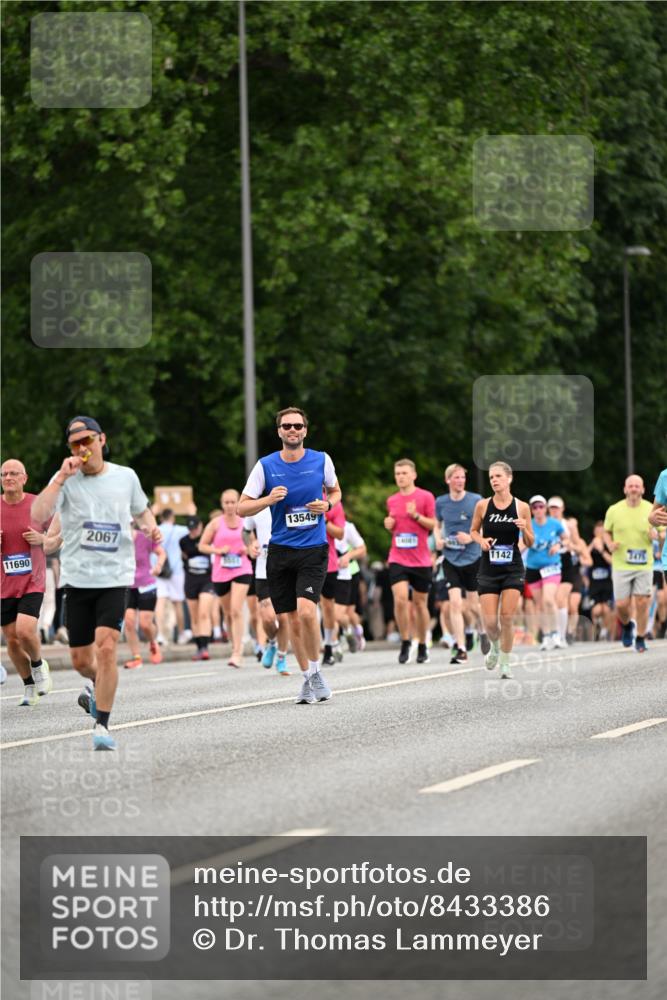 29.06.2025 - hella hamburg halbmarathon Dr. Thomas Lammeyer http://msf.ph/oto/8433386 29.06.2025 10:53:08 Kennedybrücke 1142, 1157, 1174, 1175, 1392, 1701, 1720, 2067, 3215, 3486, 4327, 5010, 5551, 5714, 7394, 7532, 8719, 9341, 9552, 9691, 10794, 11000 meine-sportfotos.de