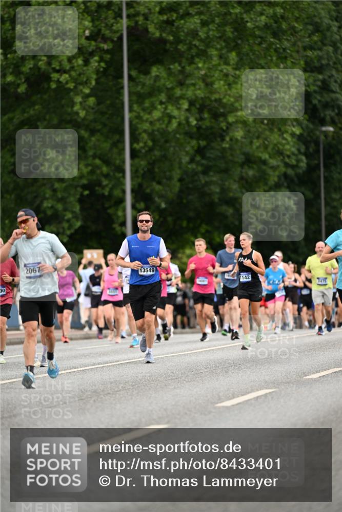 29.06.2025 - hella hamburg halbmarathon Dr. Thomas Lammeyer http://msf.ph/oto/8433401 29.06.2025 10:53:08 Kennedybrücke 1142, 1157, 1174, 1175, 1392, 1701, 1720, 2067, 3215, 3486, 4327, 5010, 5551, 5714, 7394, 7532, 8719, 9341, 9552, 9691, 10794, 11000 meine-sportfotos.de