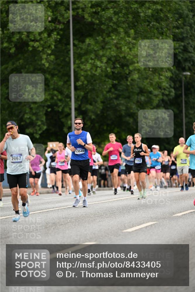 29.06.2025 - hella hamburg halbmarathon Dr. Thomas Lammeyer http://msf.ph/oto/8433405 29.06.2025 10:53:08 Kennedybrücke 1142, 1157, 1174, 1175, 1392, 1701, 1720, 2067, 3215, 3486, 4327, 5010, 5551, 5714, 7394, 7532, 8719, 9341, 9552, 9691, 10794, 11000 meine-sportfotos.de