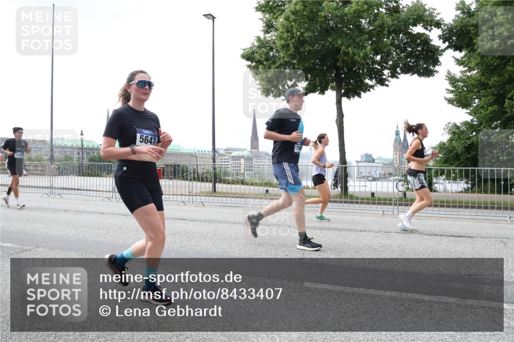 29.06.2025 - hella hamburg halbmarathon Lena Gebhardt http://msf.ph/oto/8433407 29.06.2025 10:44:32 Lombardsbrücke 1564, 5647, 1345, 1519, 1802, 1804, 2186, 2343, 2610, 2674, 2692, 3065, 3506, 3596, 4215, 4496, 4898, 4968, 5127, 5355, 5647, 5649, 5730, 5731, 6002, 7216, 7326, 7610, 7818, 7842, 8272, 8591, 8763, 8957, 9084, 9085, 9331, 9333, 9397, 9510, 9536, 10006, 10223, 10303, 10304, 10416, 11272, 11825, 11955, 12318, 12322, 12409, 12803, 12995, 13262, 13288, 13330, 13390, 13906, 14091, 14123, 14350, 14654, 14681, 14971, 18454, 18459 meine-sportfotos.de