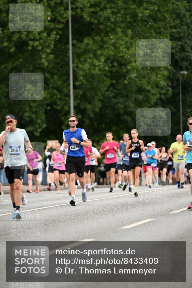29.06.2025 - hella hamburg halbmarathon Dr. Thomas Lammeyer http://msf.ph/oto/8433409 29.06.2025 10:53:08 Kennedybrücke 1142, 1157, 1174, 1175, 1392, 1701, 1720, 2067, 3215, 3486, 4327, 5010, 5551, 5714, 7394, 7532, 8719, 9341, 9552, 9691, 10794, 11000 meine-sportfotos.de