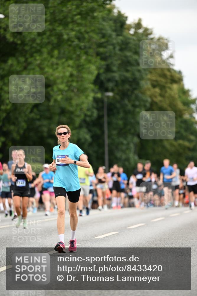29.06.2025 - hella hamburg halbmarathon Dr. Thomas Lammeyer http://msf.ph/oto/8433420 29.06.2025 10:53:11 Kennedybrücke 1142, 1157, 1174, 1175, 1392, 1626, 1701, 1720, 2067, 2475, 3383, 3486, 4327, 5010, 5551, 7394, 7532, 8719, 9341, 9552, 9691, 10794, 11000 meine-sportfotos.de