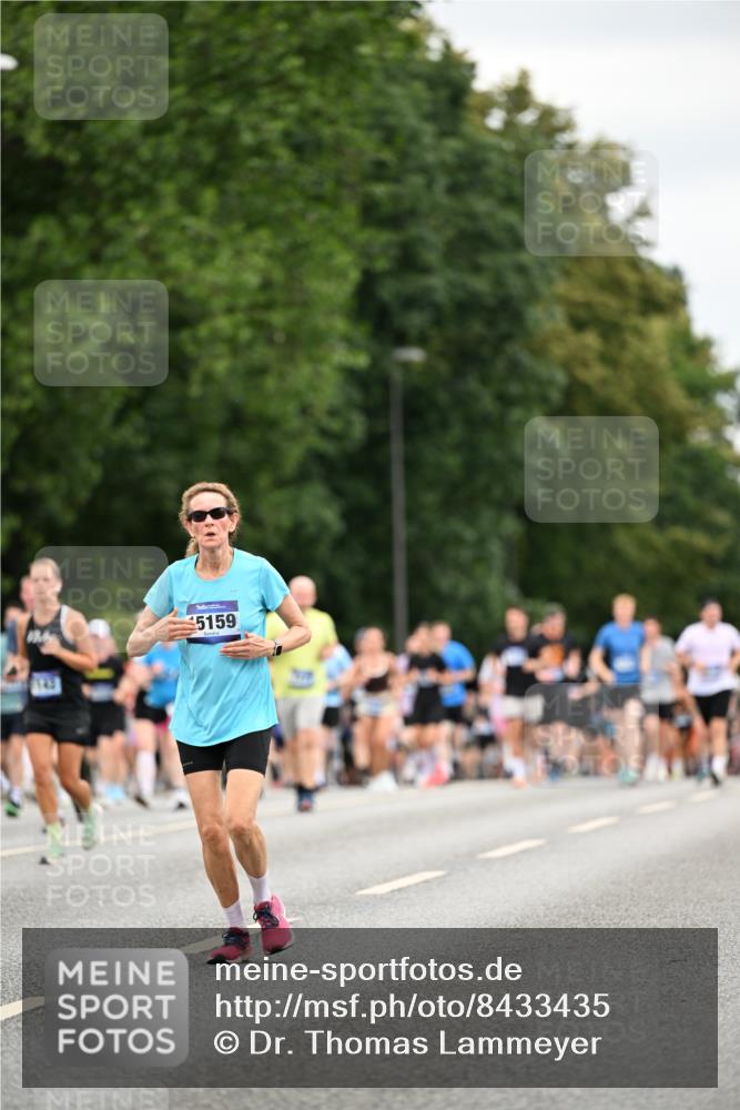 29.06.2025 - hella hamburg halbmarathon Dr. Thomas Lammeyer http://msf.ph/oto/8433435 29.06.2025 10:53:11 Kennedybrücke 1142, 1157, 1174, 1175, 1392, 1626, 1701, 1720, 2067, 2475, 3383, 3486, 4327, 5010, 5551, 7394, 7532, 8719, 9341, 9552, 9691, 10794, 11000 meine-sportfotos.de