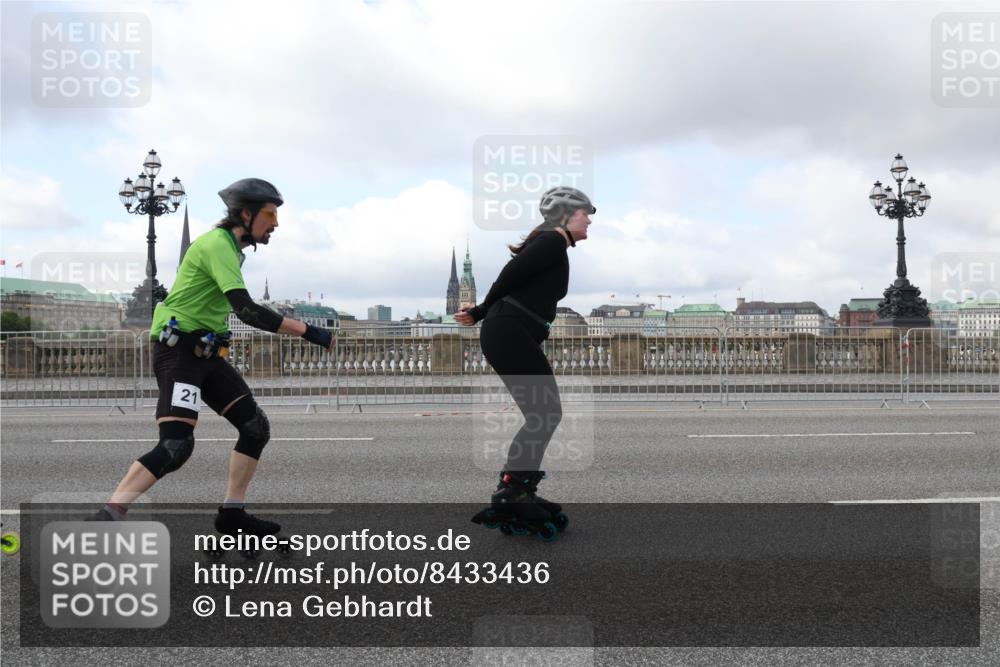 29.06.2025 - hella hamburg halbmarathon Lena Gebhardt http://msf.ph/oto/8433436 29.06.2025 09:01:06 Lombardsbrücke 21 meine-sportfotos.de