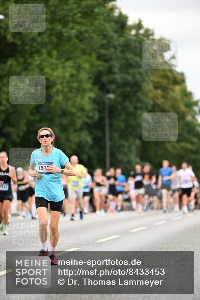 29.06.2025 - hella hamburg halbmarathon Dr. Thomas Lammeyer http://msf.ph/oto/8433453 29.06.2025 10:53:12 Kennedybrücke 1142, 1157, 1174, 1175, 1392, 1626, 1701, 2067, 2475, 3383, 3486, 4327, 5010, 5551, 7394, 7532, 8719, 9341, 9552, 9691, 10204, 10794, 11000 meine-sportfotos.de