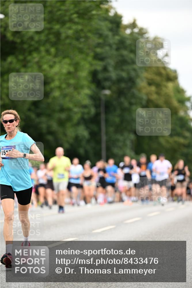 29.06.2025 - hella hamburg halbmarathon Dr. Thomas Lammeyer http://msf.ph/oto/8433476 29.06.2025 10:53:12 Kennedybrücke 1142, 1157, 1174, 1175, 1392, 1626, 1701, 2067, 2475, 3383, 3486, 4327, 5010, 5551, 7394, 7532, 8719, 9341, 9552, 9691, 10204, 10794, 11000 meine-sportfotos.de
